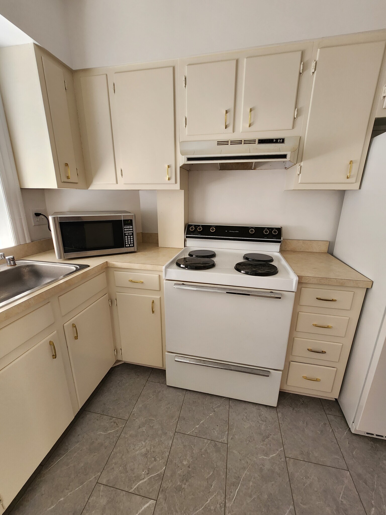 Building Photo - 125 Peyton St