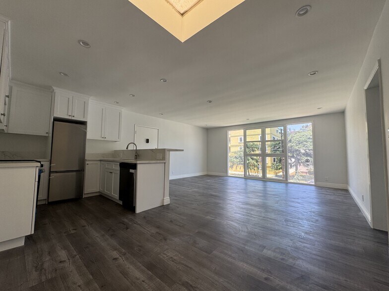 Building Photo - 4150 Los Feliz Blvd