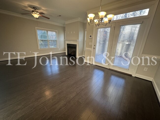 Building Photo - Stunning 3 Bedroom 2.5 Bath in Winston Salem