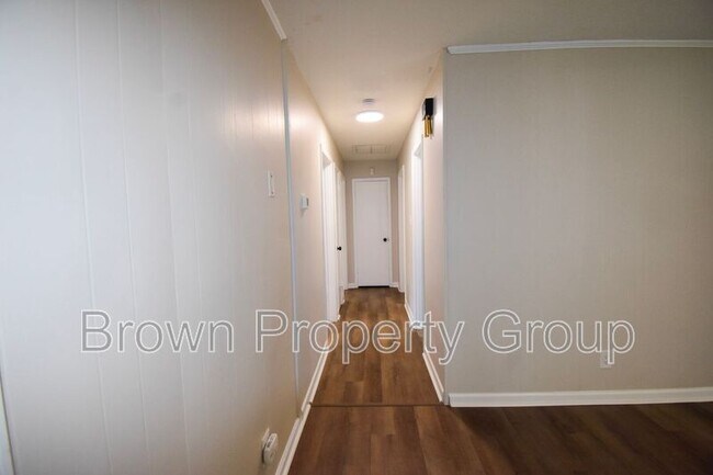 Building Photo - 870 Bedrock Dr