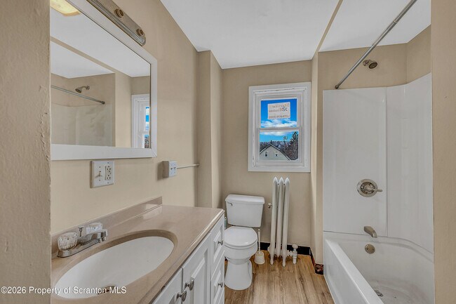 Building Photo - 1315-1319 Wyoming Ave