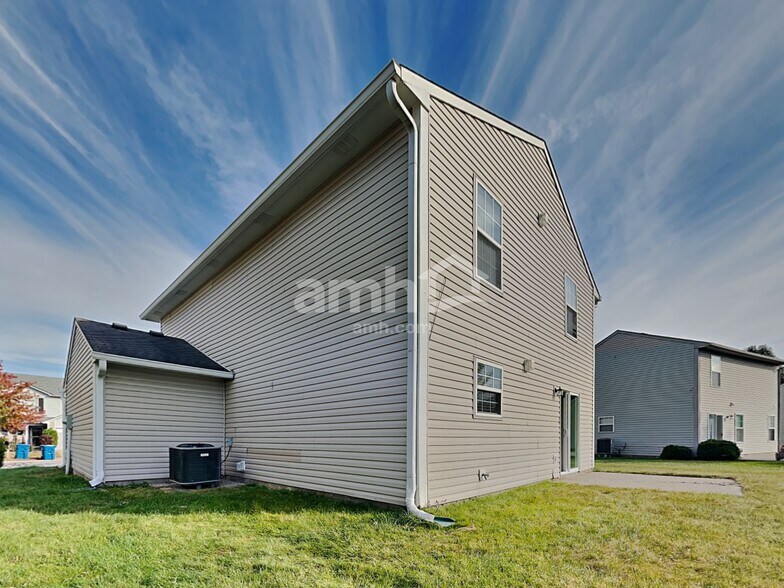 Building Photo - 15235 Follow Dr