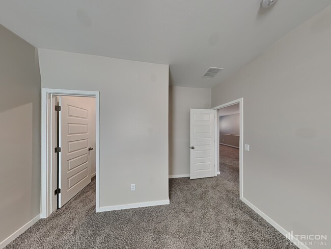 Building Photo - 4539 E Grandview St