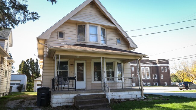 Building Photo - 3 Bedroom House