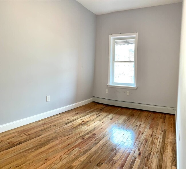 Building Photo - 3367 Fenton Ave