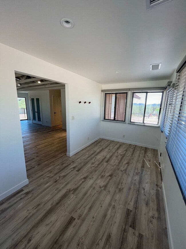 Building Photo - 7017 E Bella Vista Dr