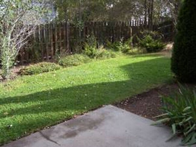 Building Photo - h978 - 980