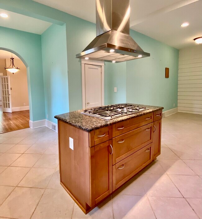 Building Photo - 1105 Virginia Ave