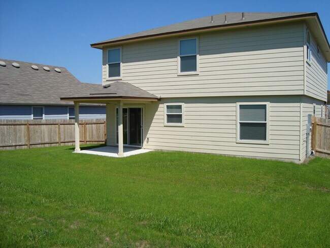Building Photo - CLOSE TO MILITARY BASES