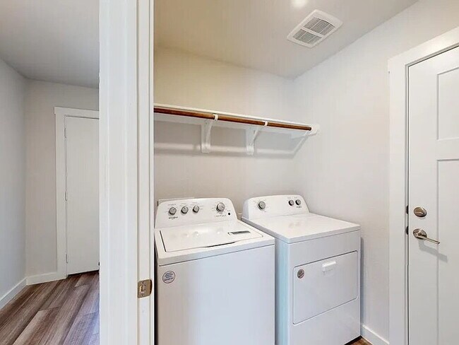 Building Photo - "Charming 3-Bedroom Retreat in College Station!"