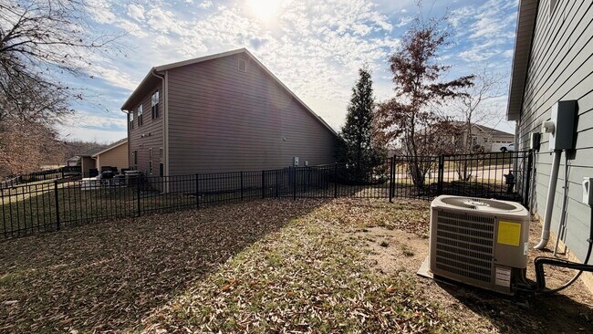 Building Photo - 7406 Rosedown Dr