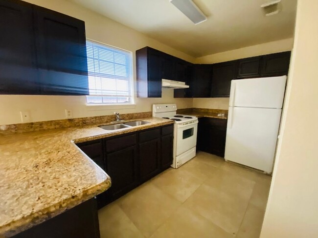 Building Photo - 2903 Patzcuaro Dr