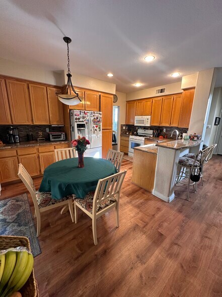 Building Photo - 2525 Saddlehorn Dr