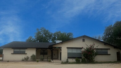 Building Photo - 101 Pine View Dr