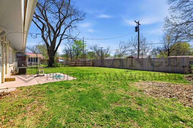 Building Photo - 9711 W Birch Ln