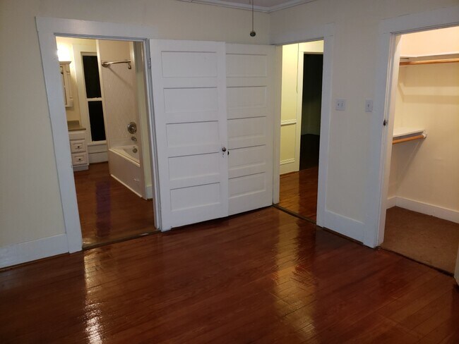 Building Photo - 820 Porter St