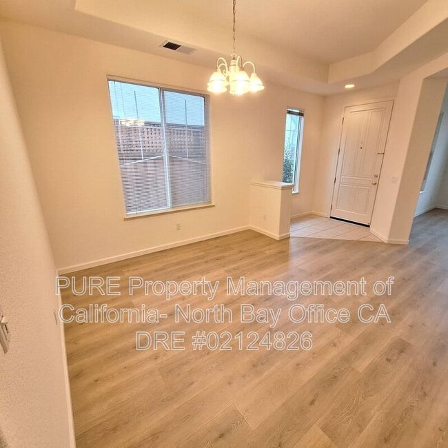 Building Photo - 1887 Mallard Ln