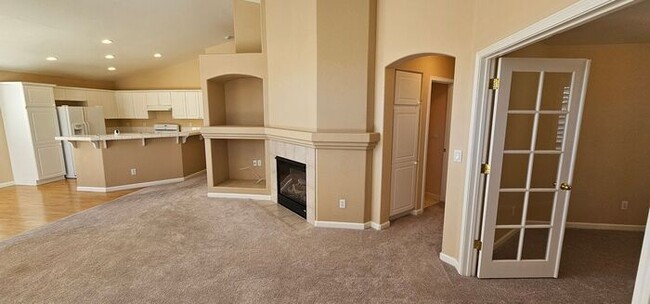 Building Photo - 2 Bedroom 2 bath 2 Car garage Plus Bonus R...