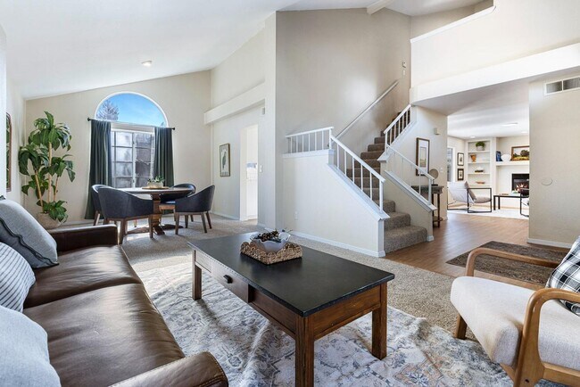 Building Photo - Stunning 4 Bedroom 2.5 bath in Woodward Park area!