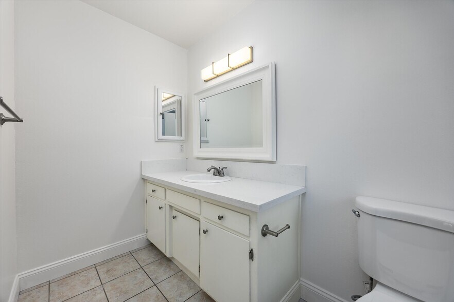 Building Photo - 4700 Nordic Dr