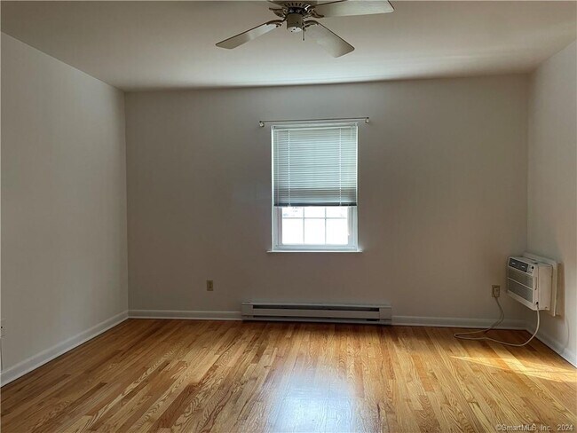 Building Photo - 35 Woodway Rd