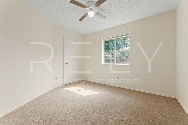 Building Photo - 604 David Curry Dr