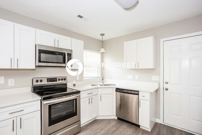Building Photo - 4 Bedroom Pet-Friendly Home in Charlotte, ...