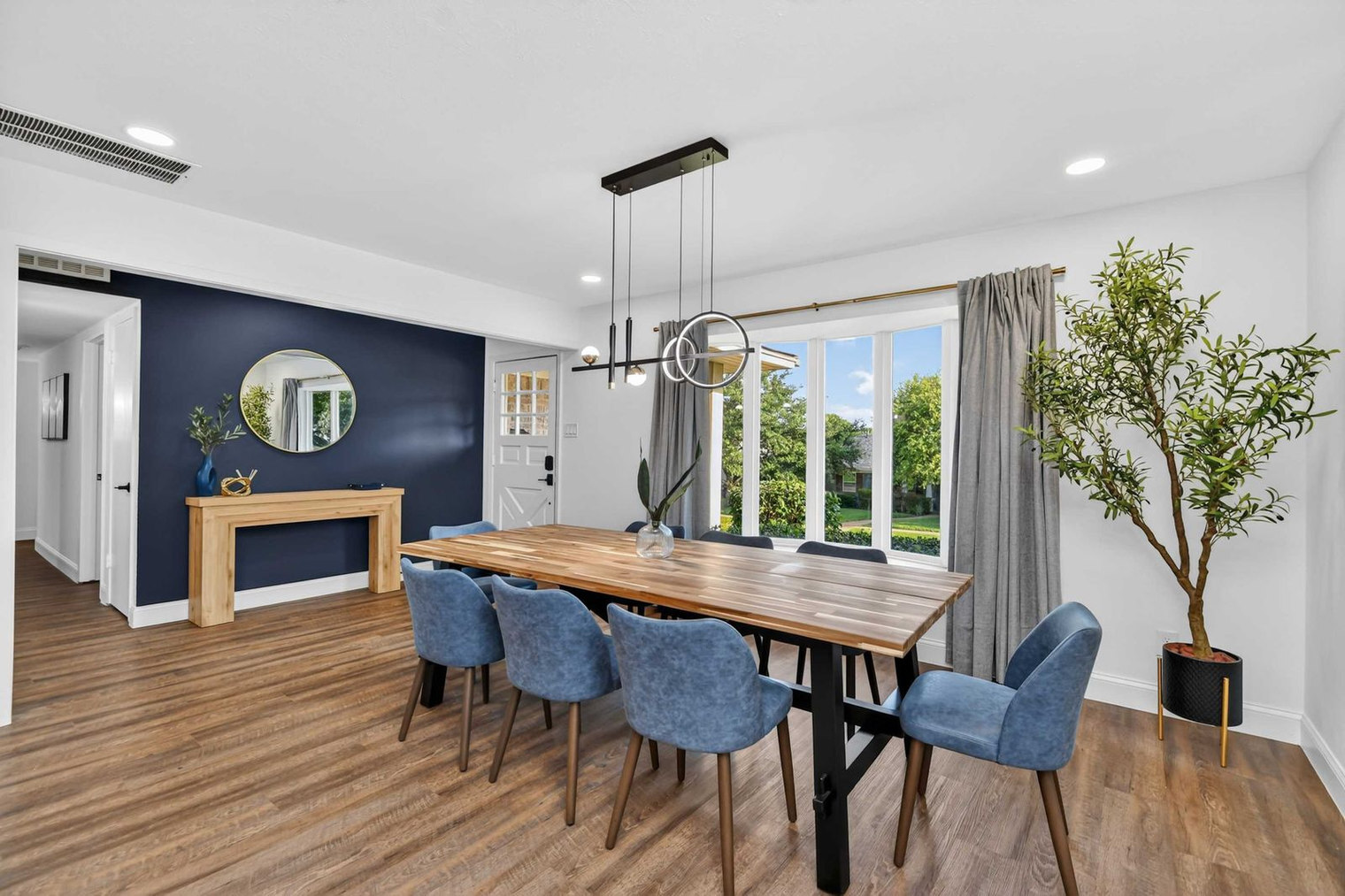 Building Photo - 7651 La Bolsa Dr