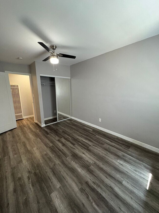 Building Photo - 4477 Hilltop Dr
