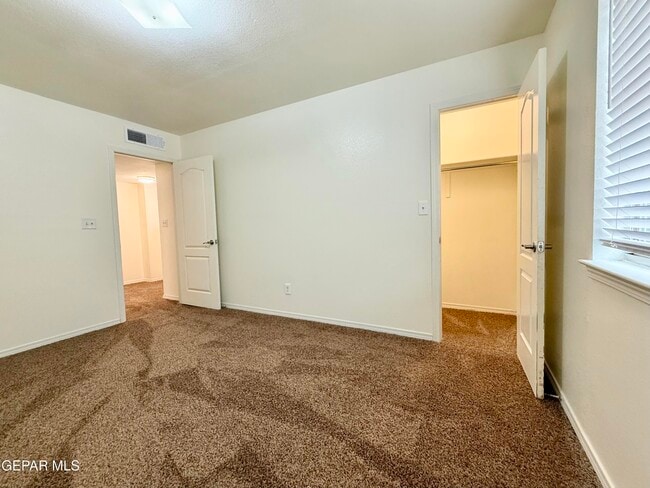 Building Photo - 407 Nichols Rd
