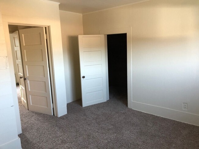 Building Photo - Adorable 3bed/1.5bath Home Close to School...