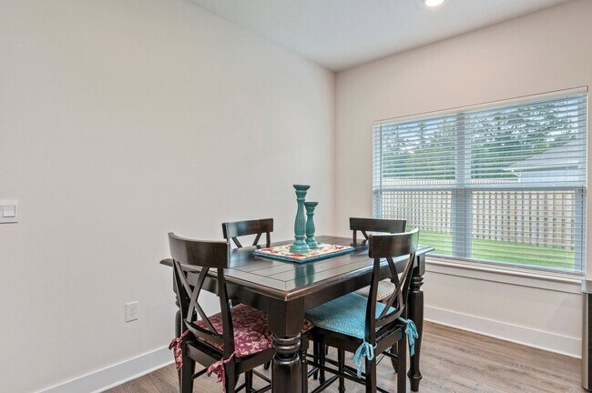 Building Photo - Stunning 4 Bedroom, 3 Bath Home in Shoal R...