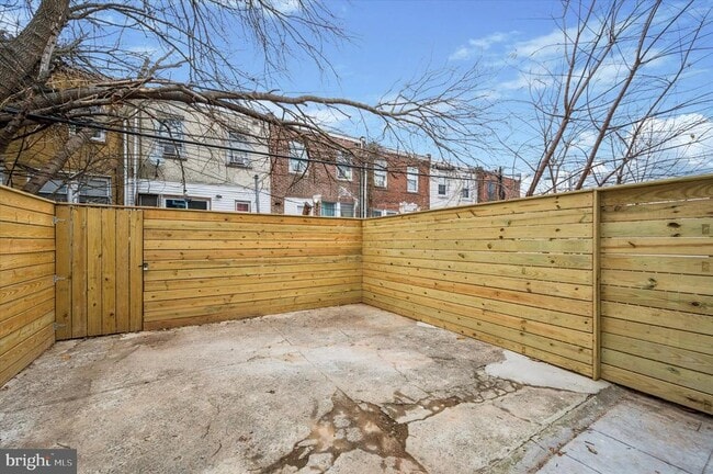 Building Photo - 2553 S Dewey St