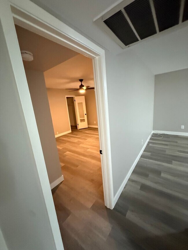 Building Photo - Remodeled 3 Bedroom Home Tempe