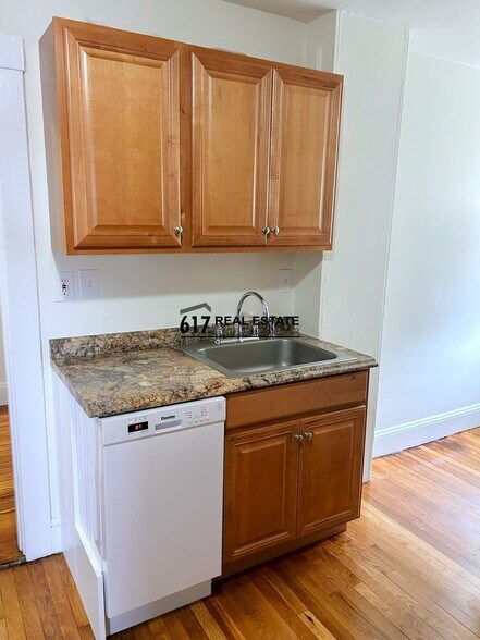 Building Photo - 26 Royal St