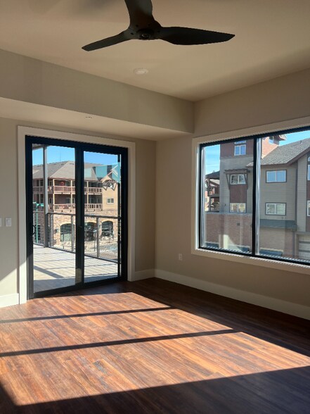 Building Photo - 1579 W Riverstone Dr
