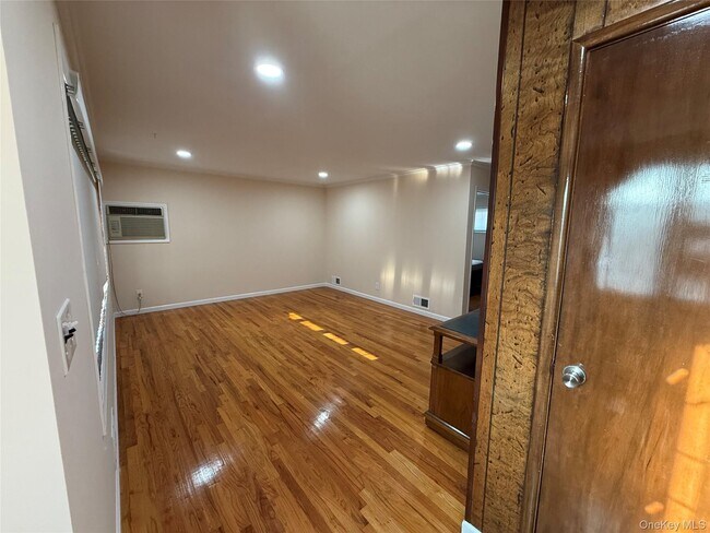 Building Photo - 78 Vassar Ln