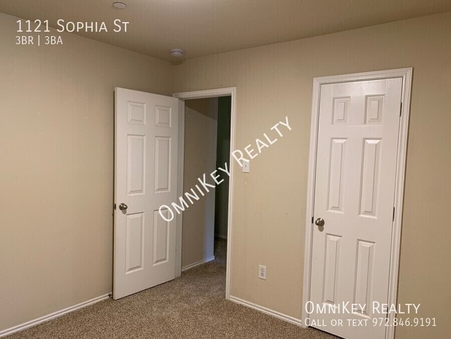 Building Photo - 1121 Sophia St