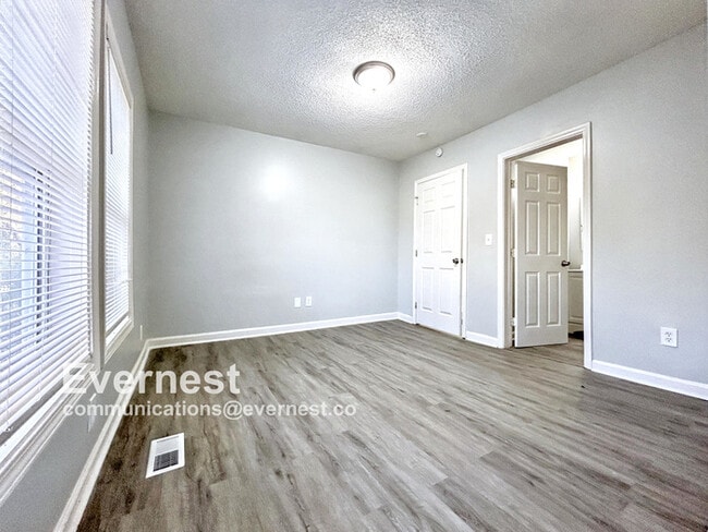 Building Photo - Charming 3-Bedroom, 2-Bathroom Home / Pet-...