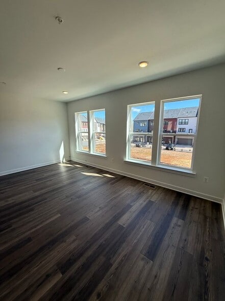 Building Photo - 1309 Bracken Ln