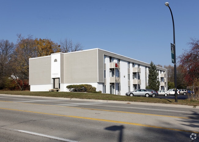 Primary Photo - Parkhill Apartments