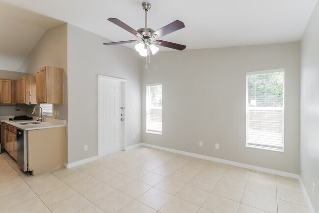 Building Photo - 3238 Riverdale Dr