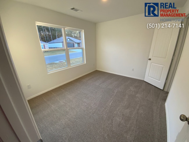 Building Photo - 1495 Meadows Dr