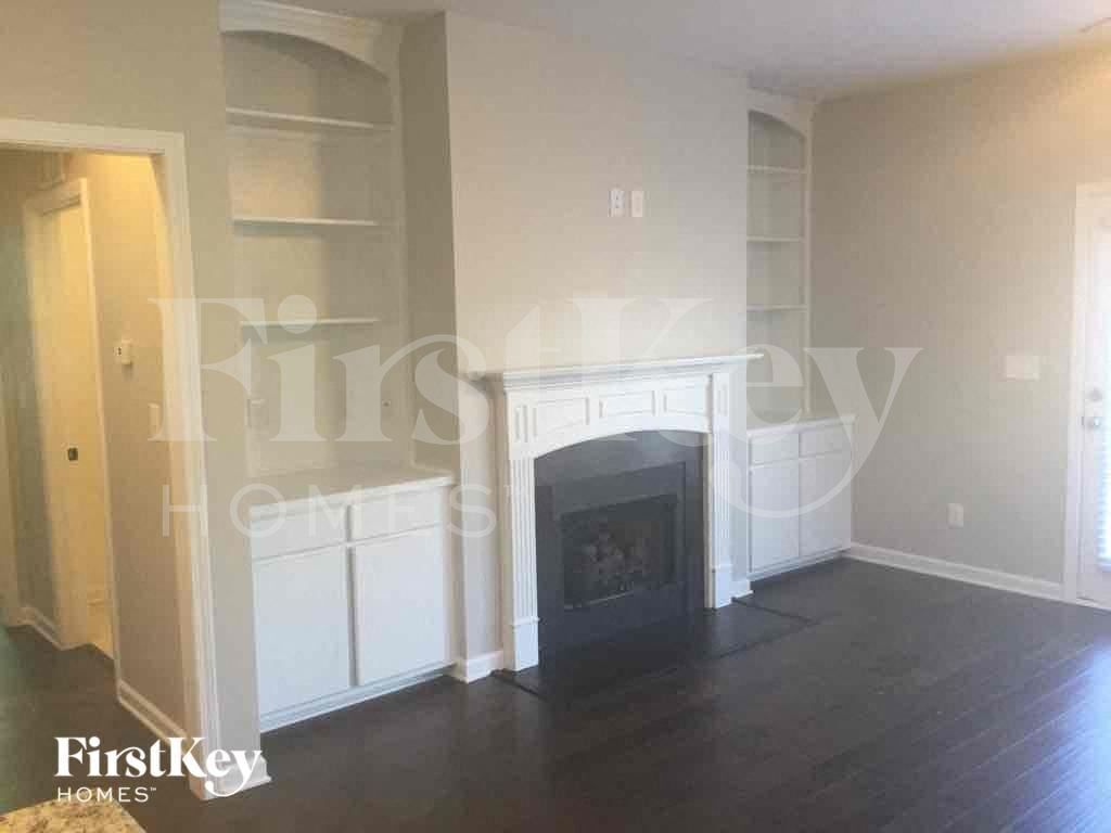 Building Photo - 320 Nelson Ln