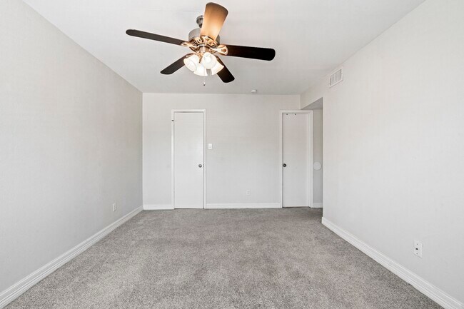 Building Photo - 3300 Pebblebrook Dr