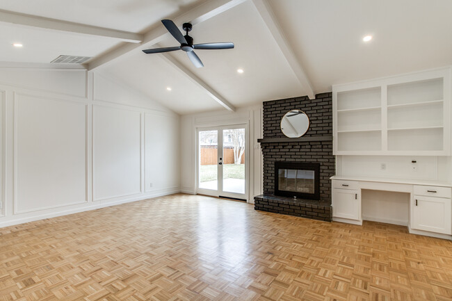 Living room - 6724 E Mockingbird Ln