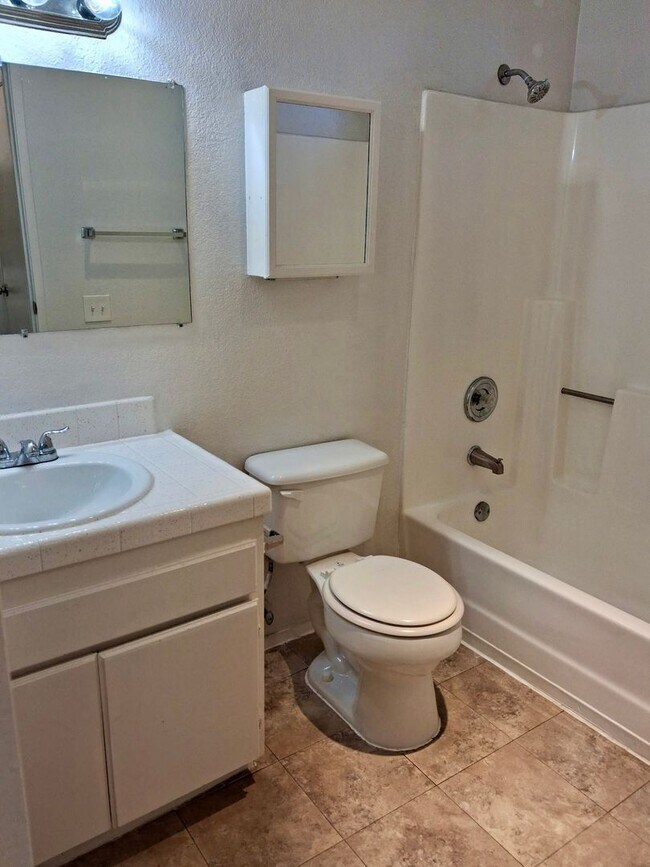 Building Photo - Studio in Golden Avenue community - comes with AC, parking, laundry onsite!