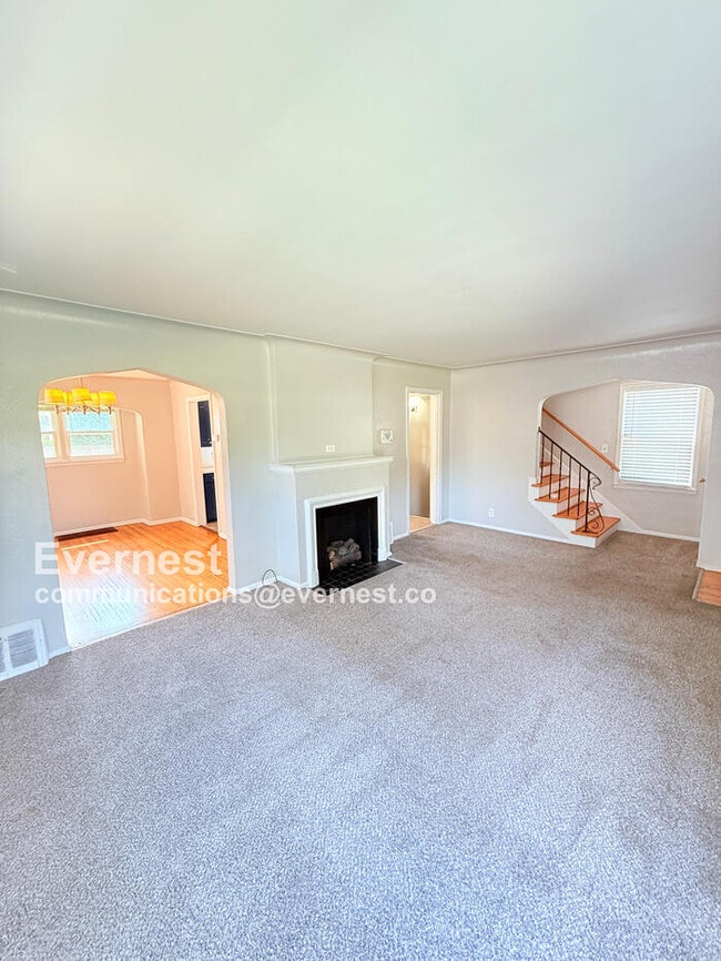 Building Photo - 3852 Wallwerth Dr