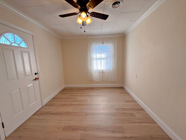 Building Photo - 315 E Millers Cove Rd