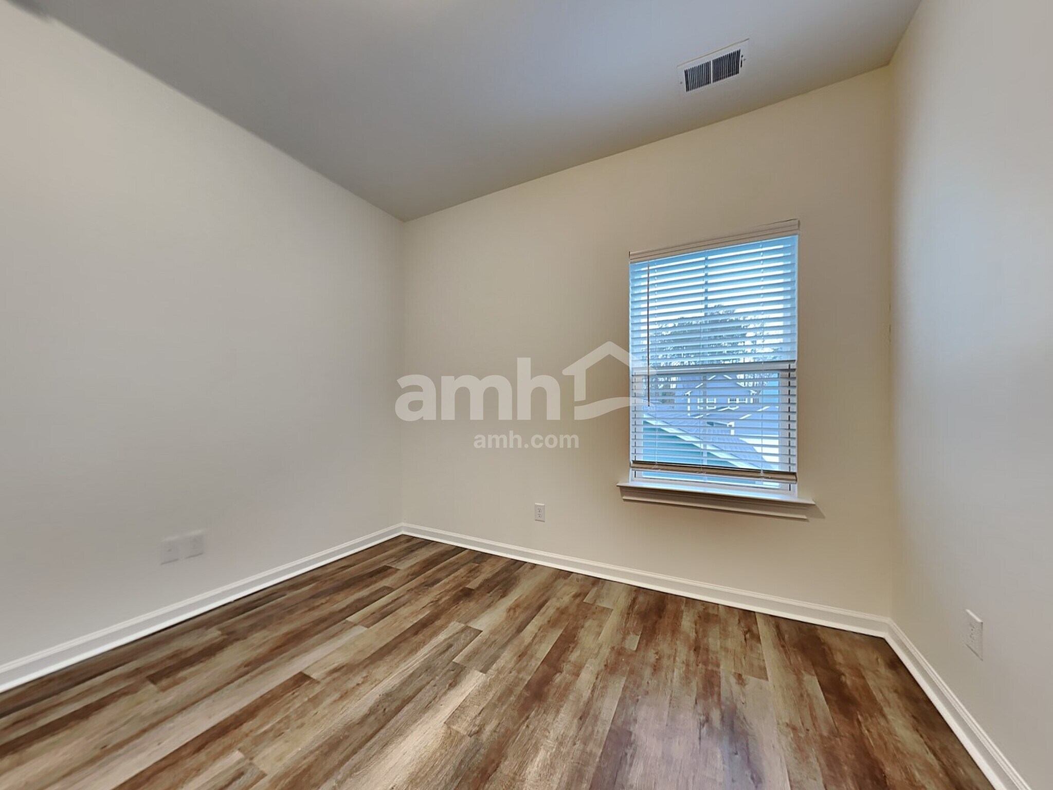 Building Photo - 133 Trumpet Vine Dr